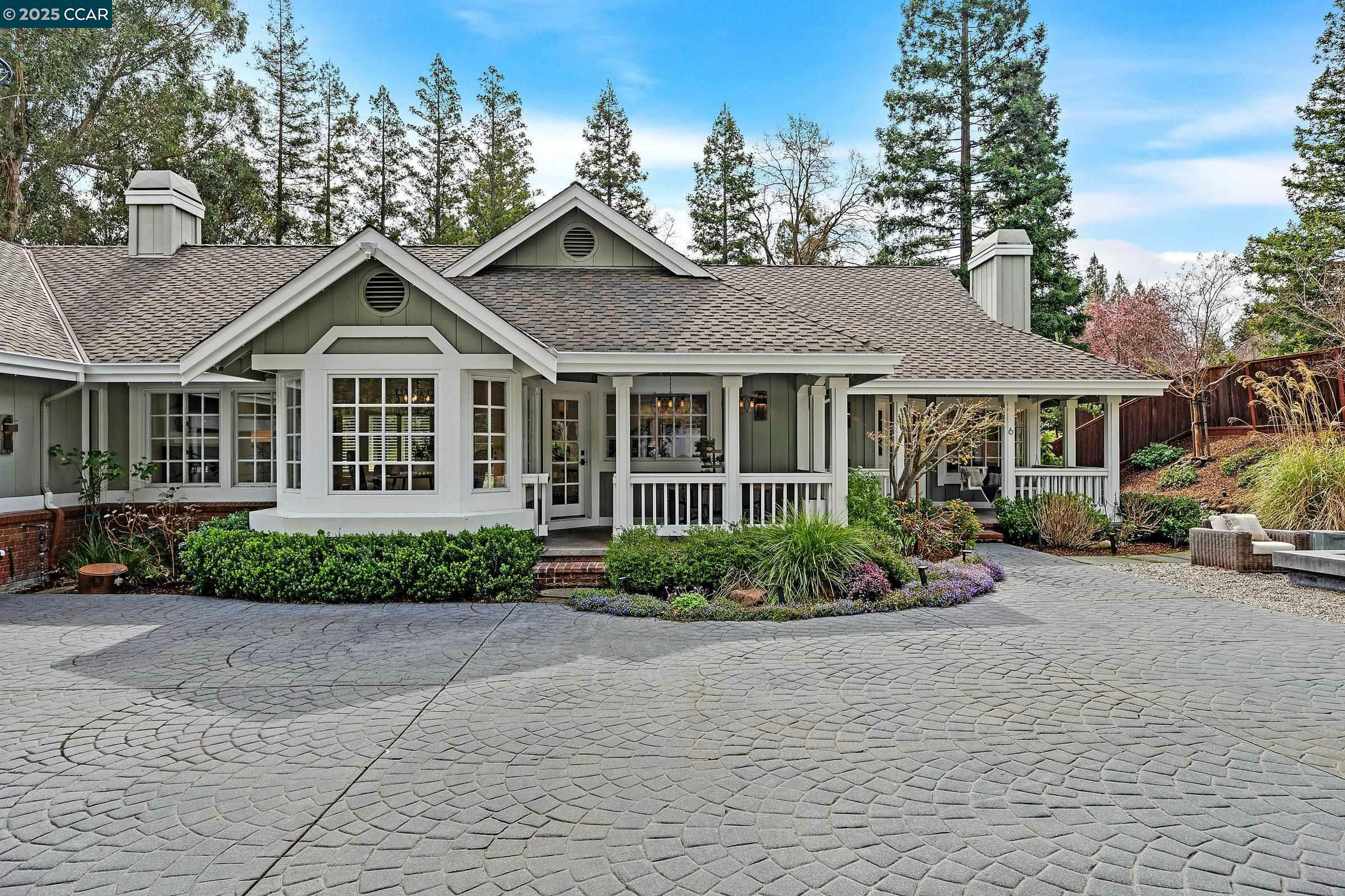 Property Photo: 6 Elizabeth Ln CA 94526