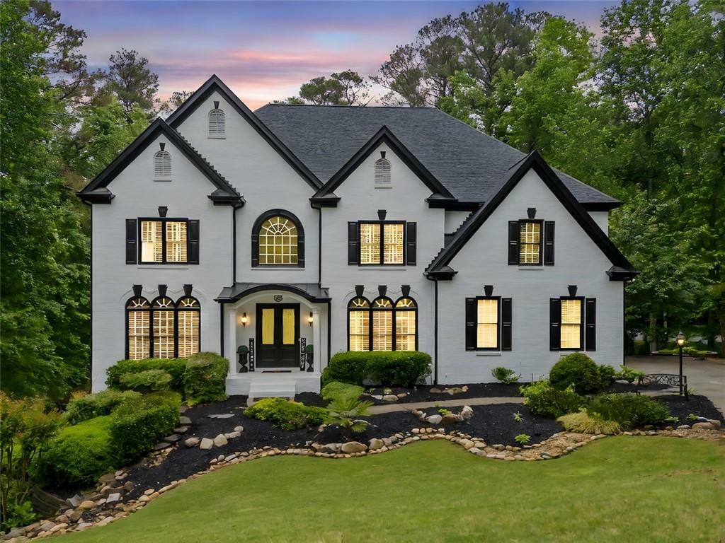 Property Photo: 882 Hallbrook Lane GA 30004