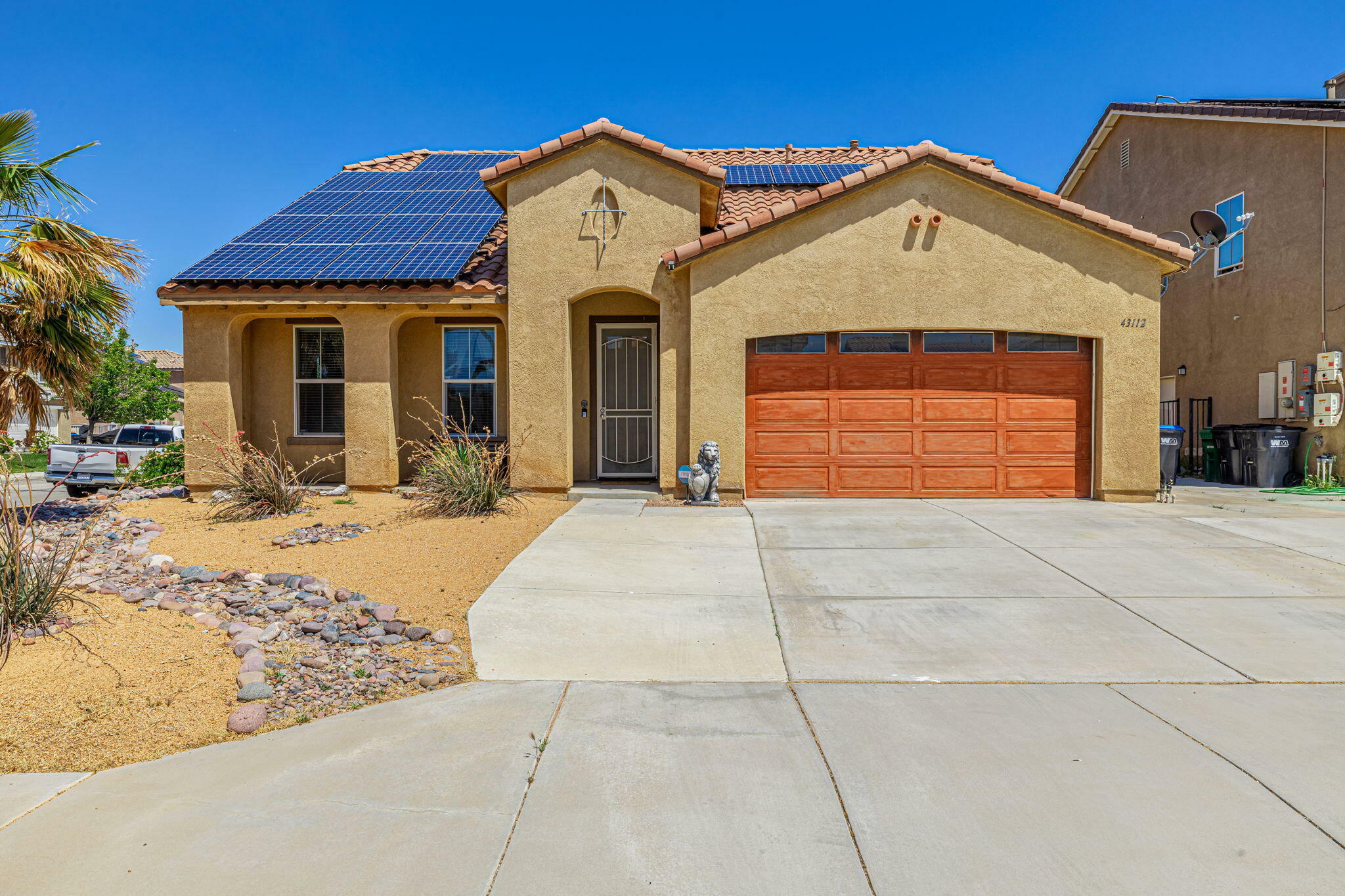 Property Photo: 43112 Elena Street CA 93536