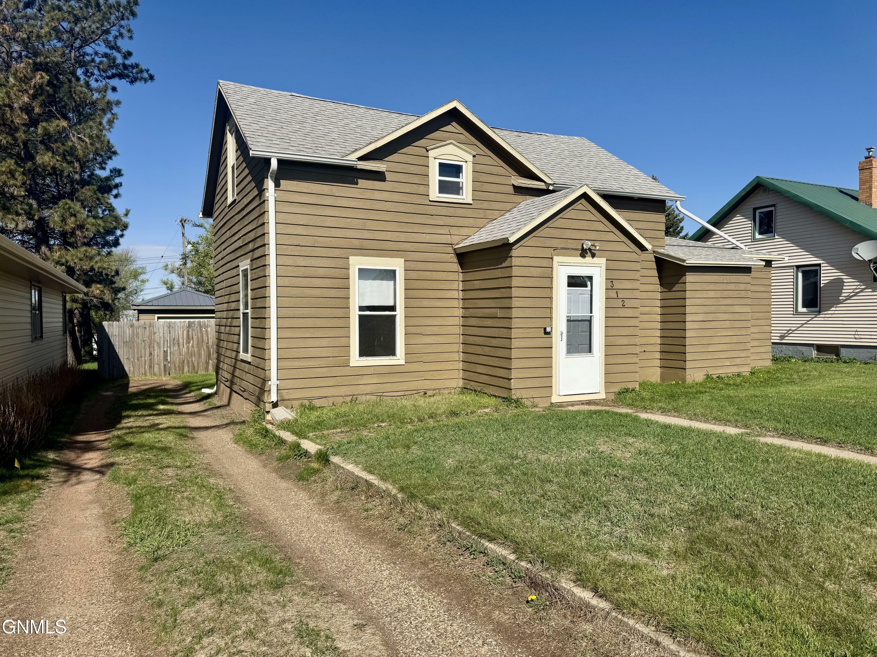 Property Photo: 312 4th Street N ND 58563