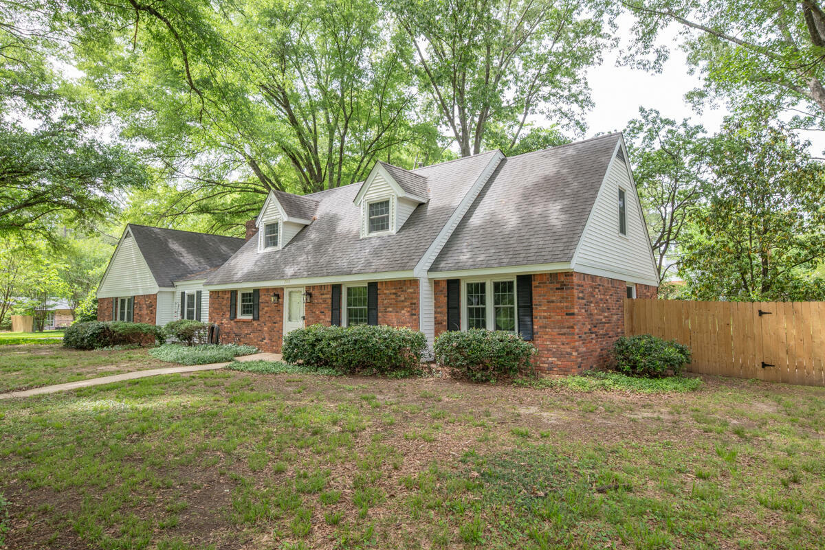 Property Photo: 200 Colonial Circle MS 39759