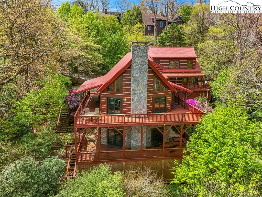 Property Photo:  155 Blackberry Lane  NC 28605 