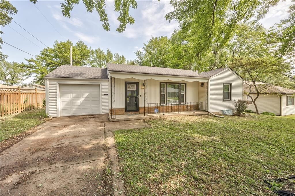 Property Photo: 10408 E 28th Terrace S MO 64052