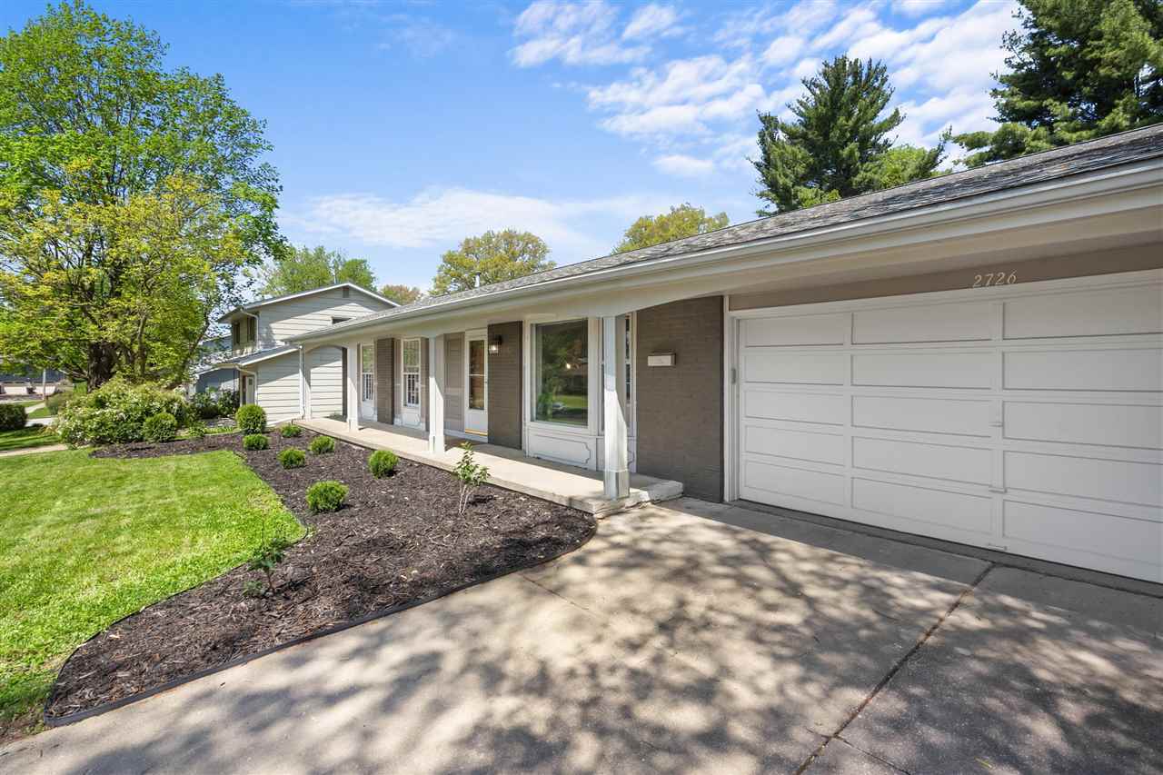 Property Photo: 2726 Linden Rd IA 52245