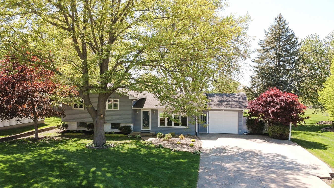 Property Photo: 1009 W 4th Street IA 50219