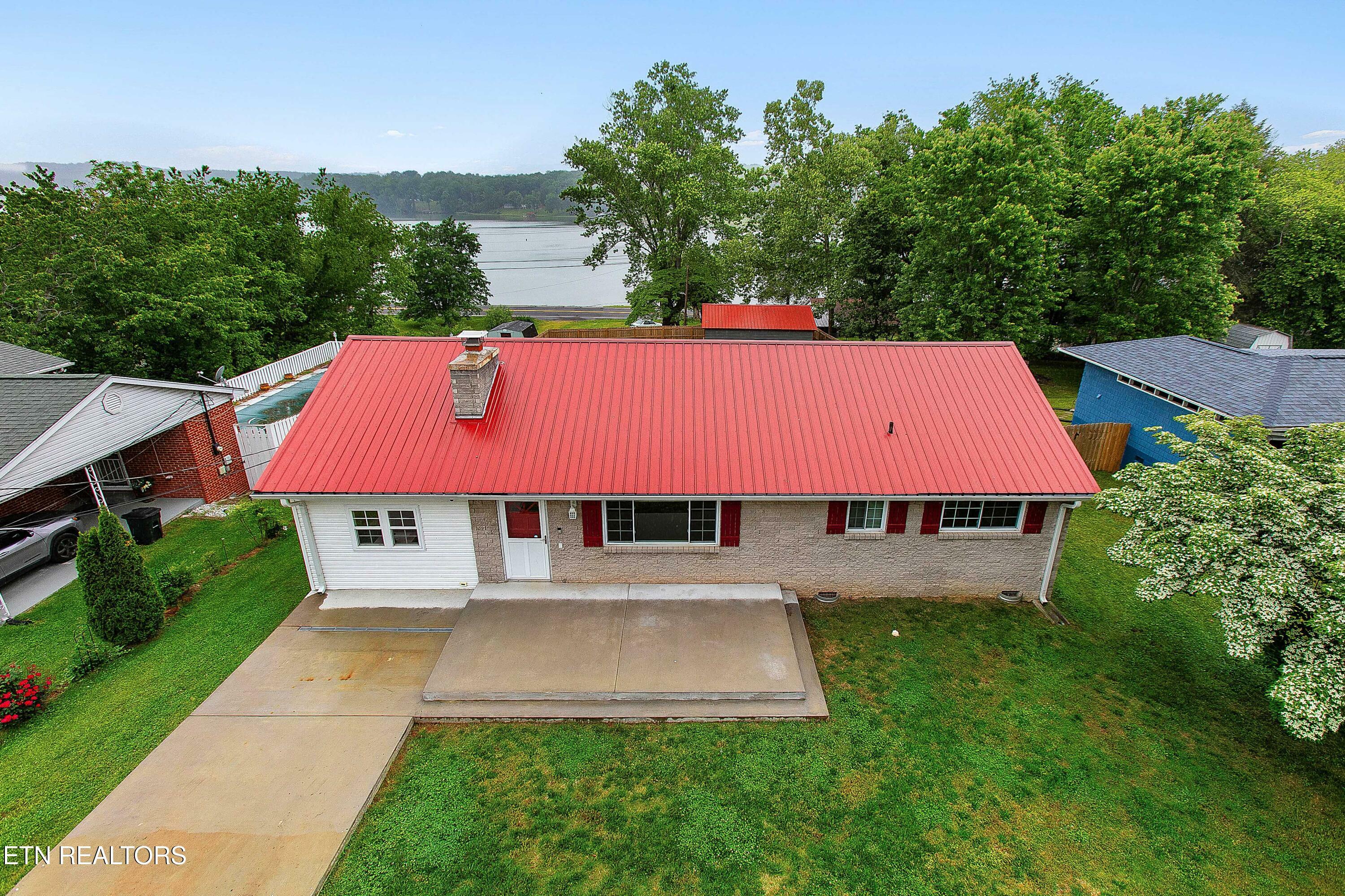 Property Photo: 812 Brown Ave TN 37763