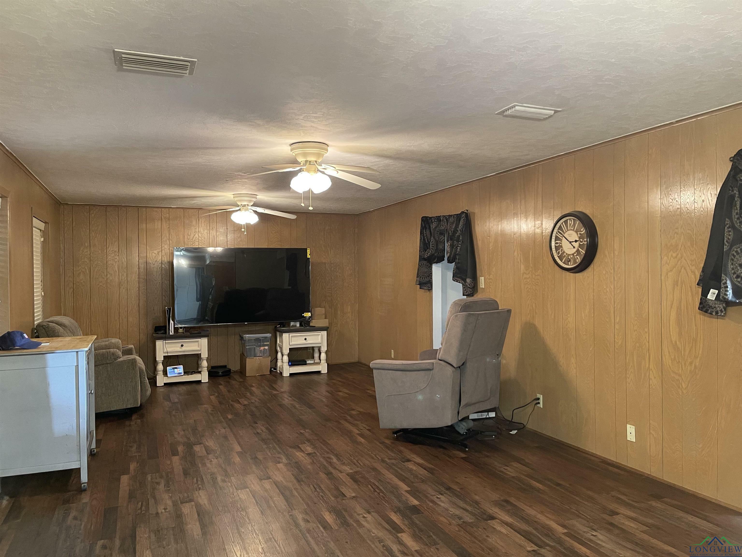 Property Photo: 411 E Carolanne Blvd TX 75672
