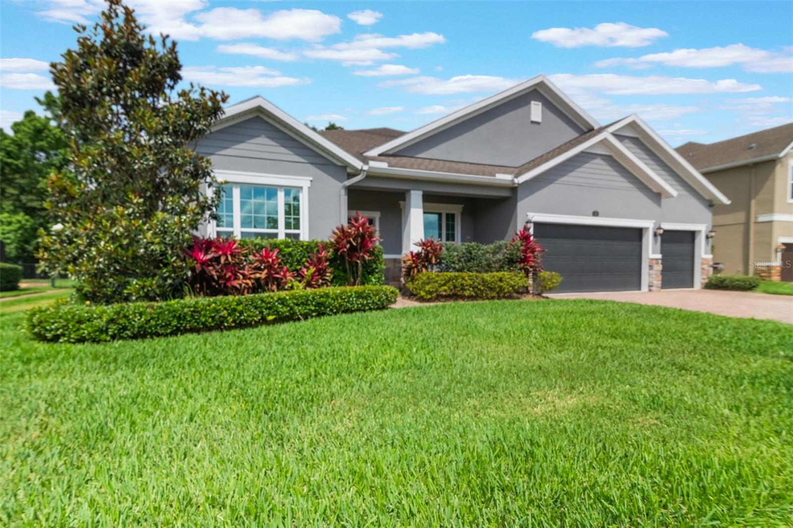 Property Photo: 595 American Holly Place FL 32765