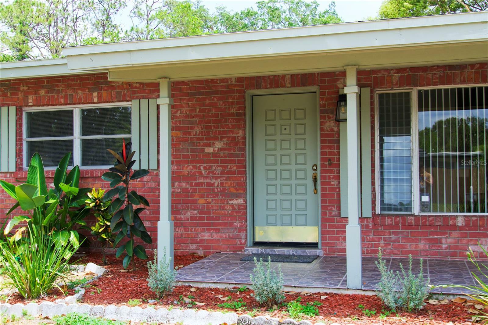 Property Photo: 5801 Poinciana Avenue FL 33809