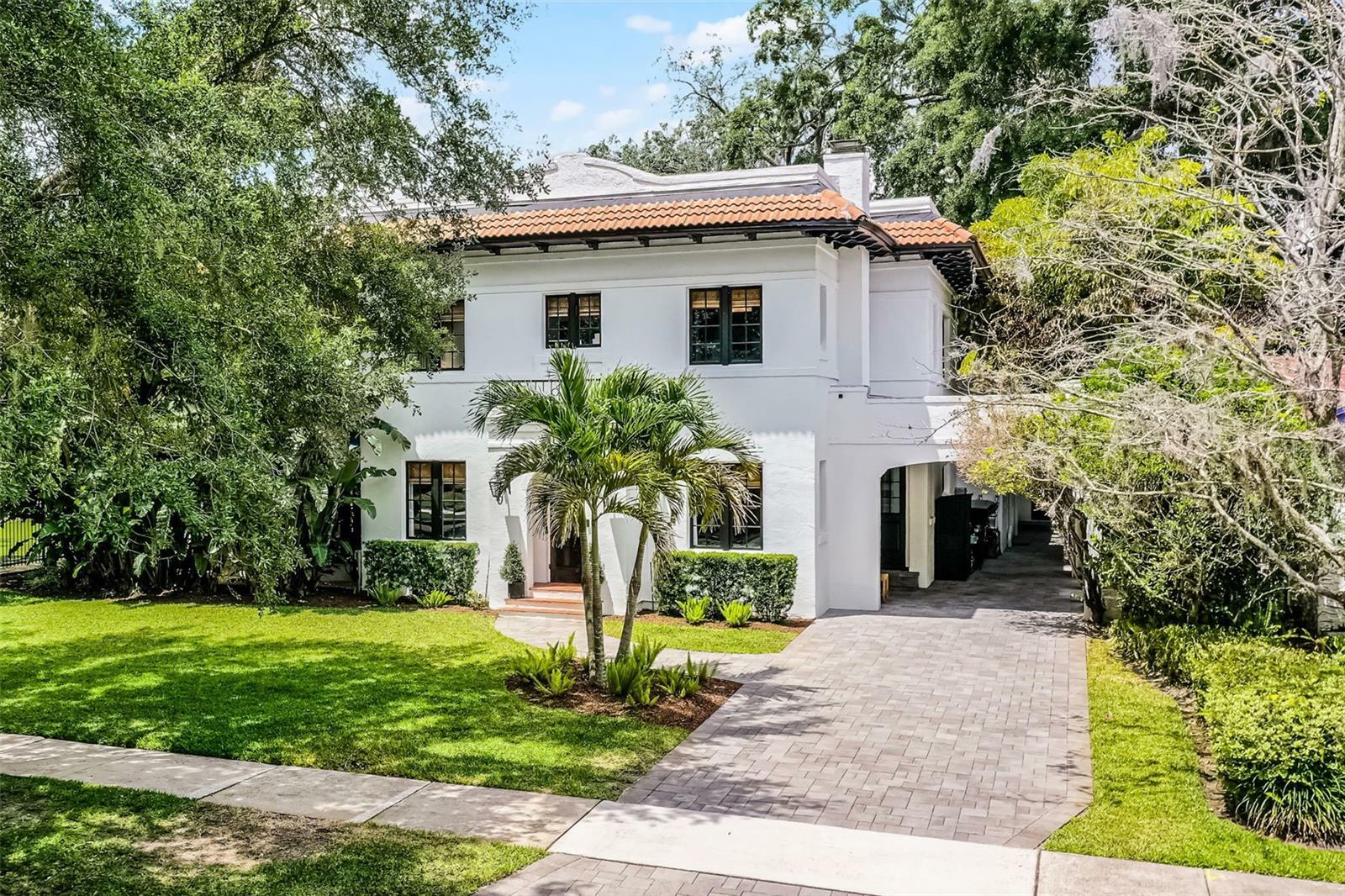 Property Photo: 906 Alhambra Court FL 32804