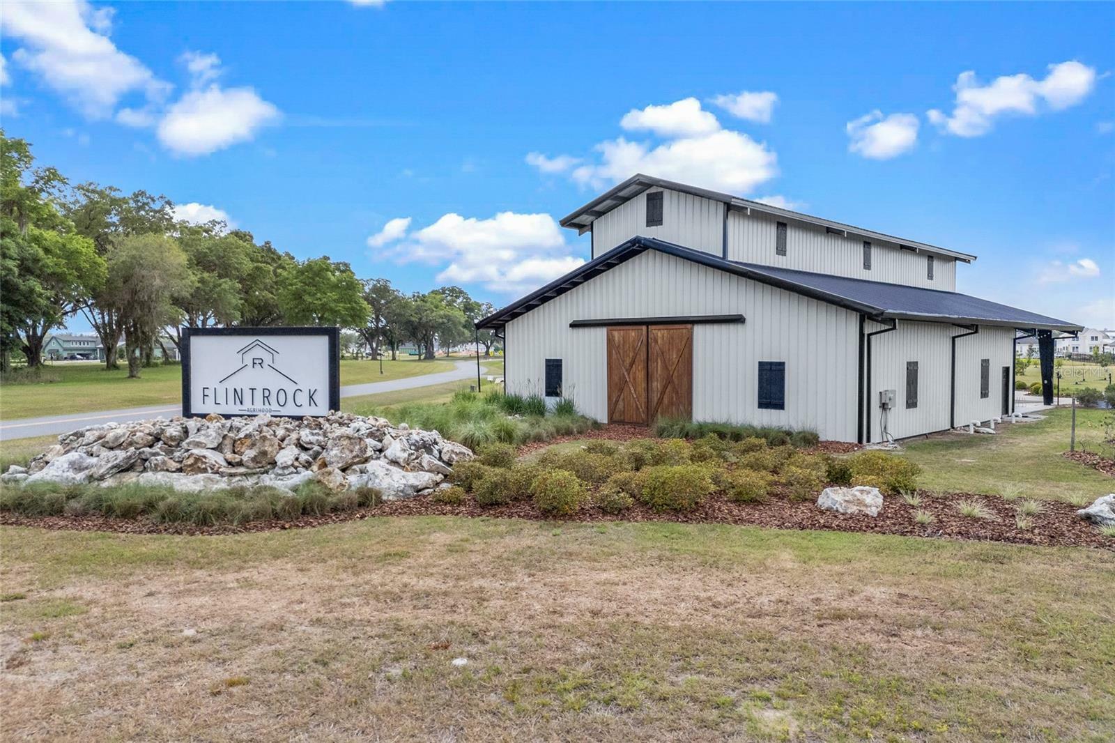 Property Photo: 5995 SW 124th Way FL 32608