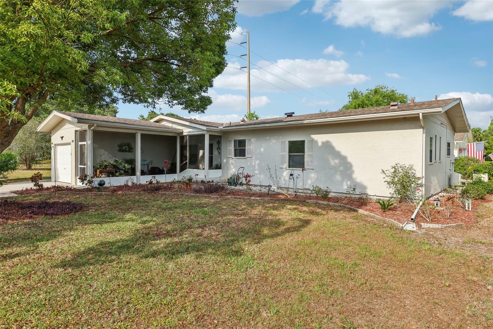 Property Photo: 1 Aberdeen Circle FL 34788