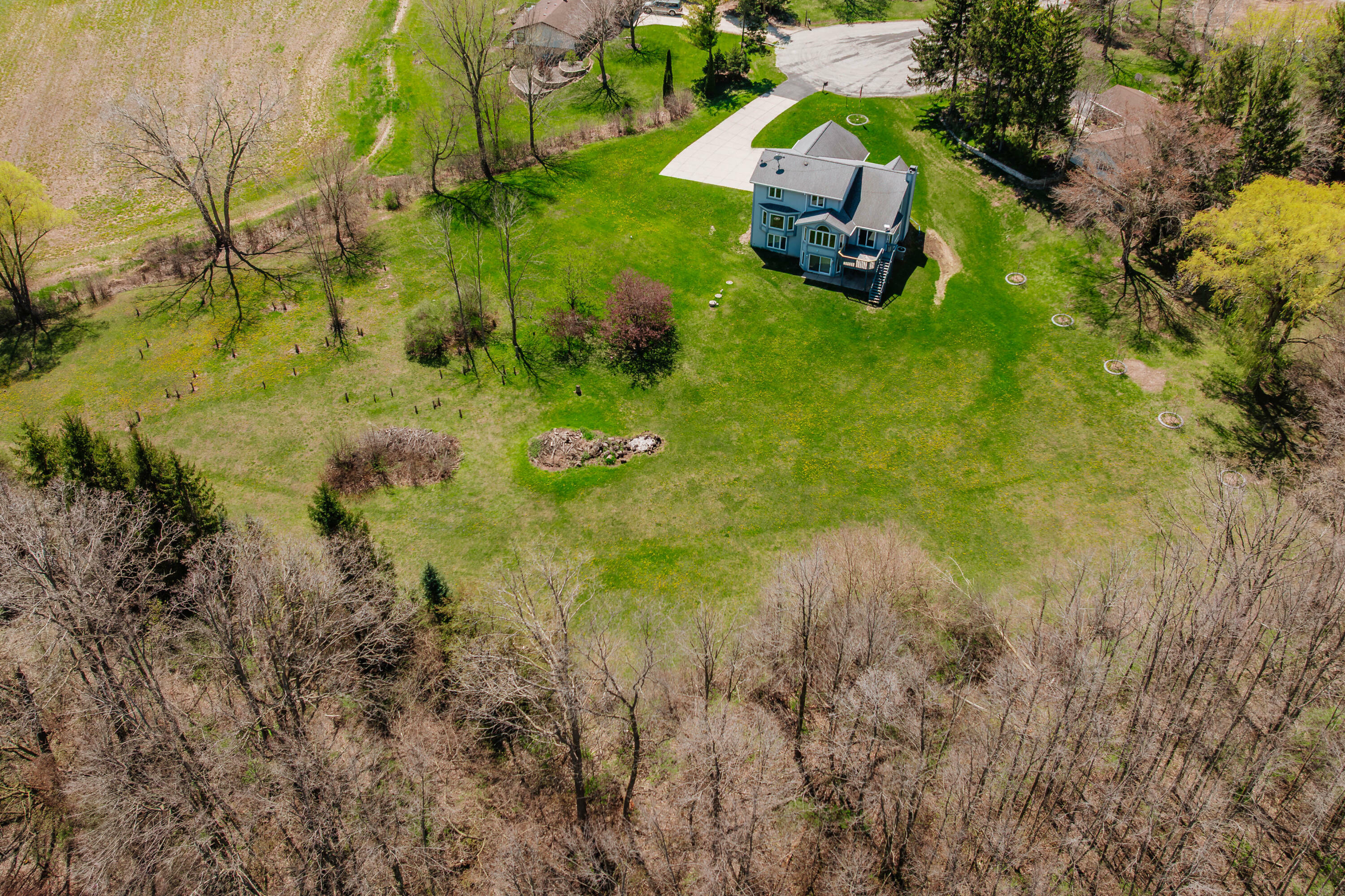 Property Photo: 734 Cresthill Ct WI 53012