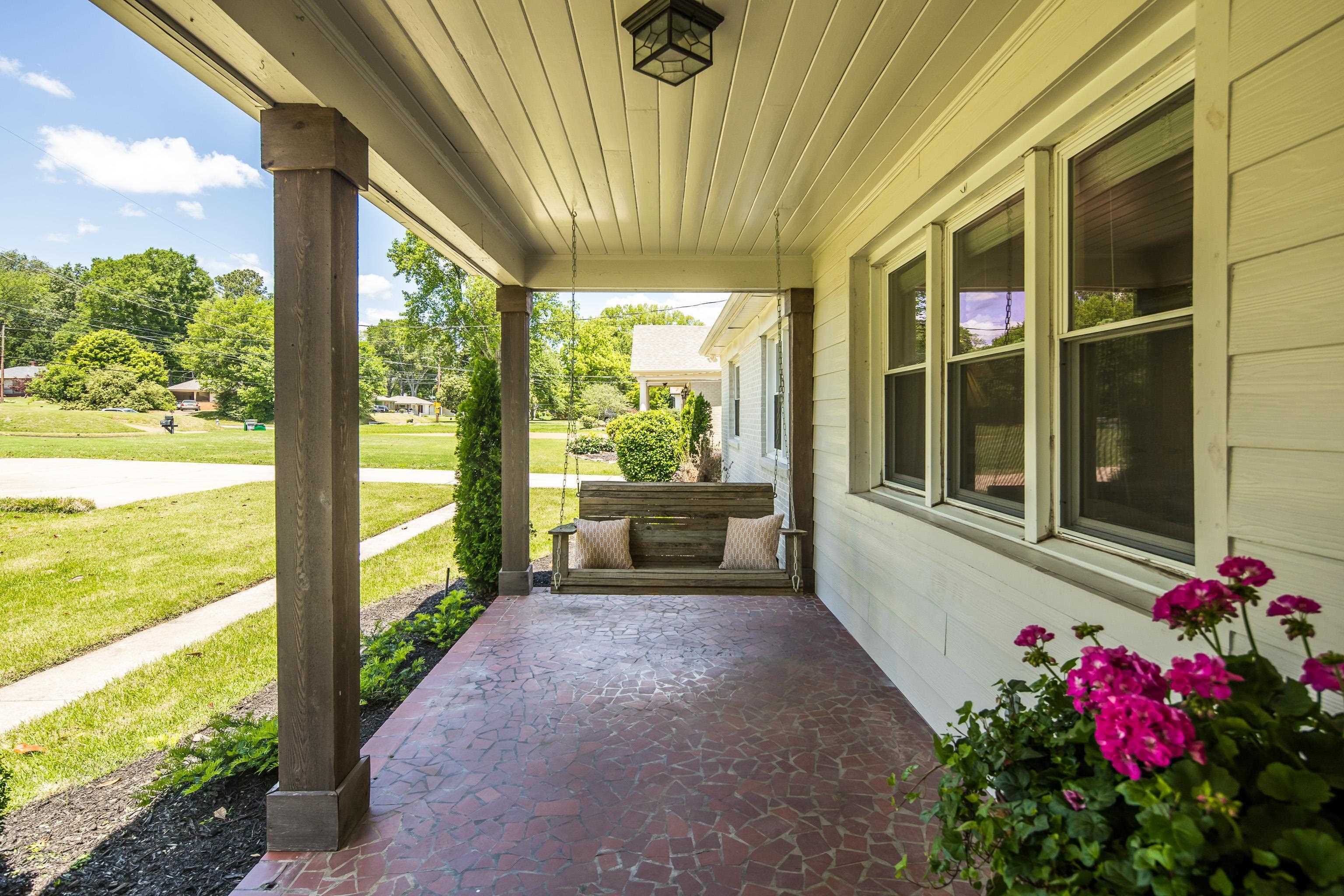 Property Photo: 168 Avon Rd TN 38117