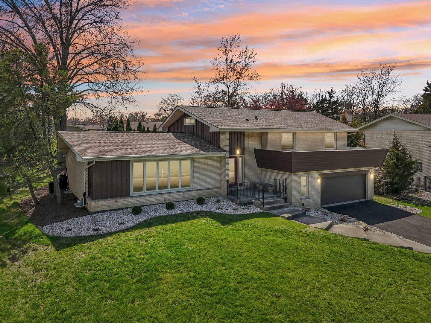 Property Photo: 6709 W Menominee Parkway IL 60463