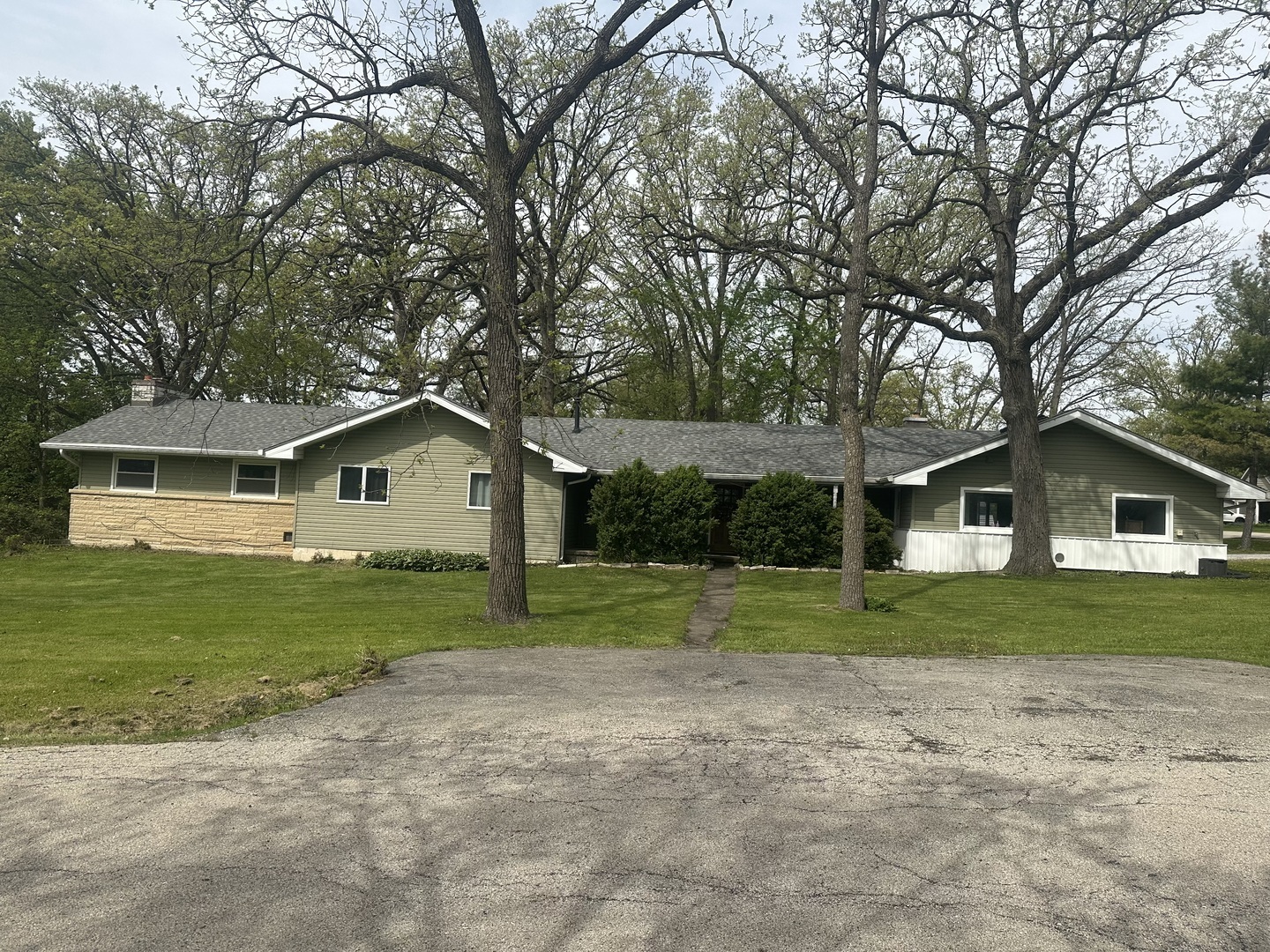 Property Photo: 715 Root Street IL 60451