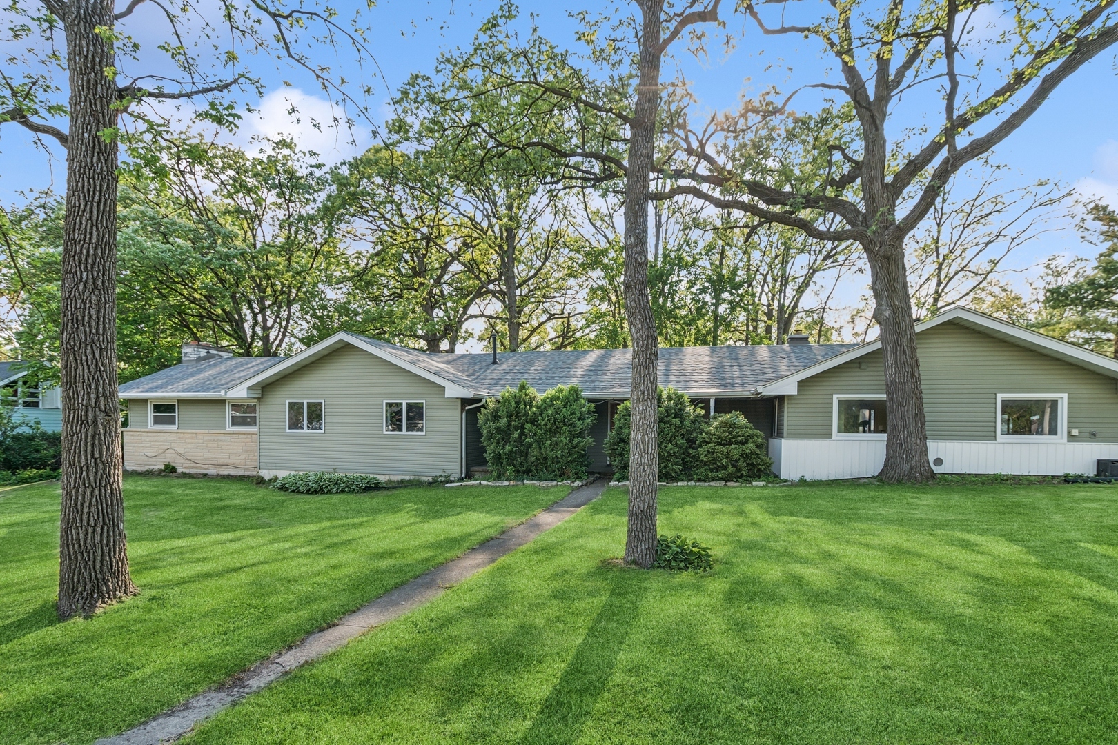 Property Photo: 715 Root Street IL 60451