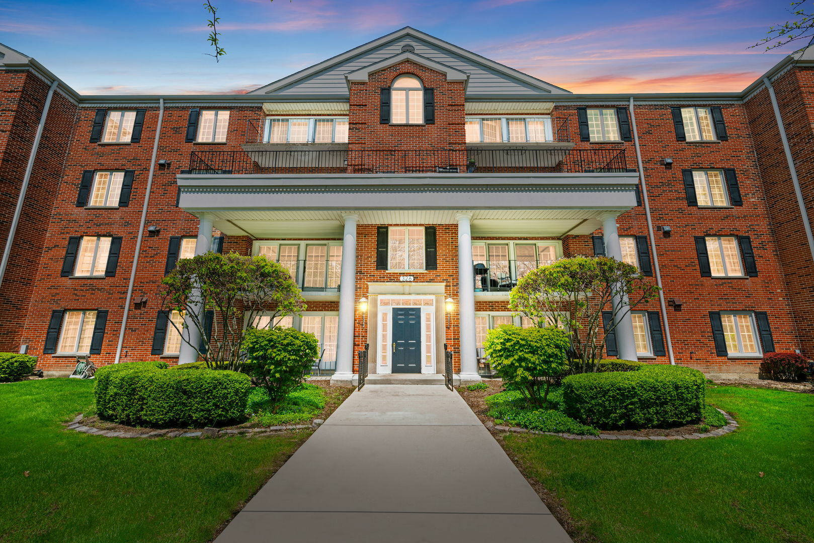 Property Photo: 326 Park Avenue 38 IL 60514