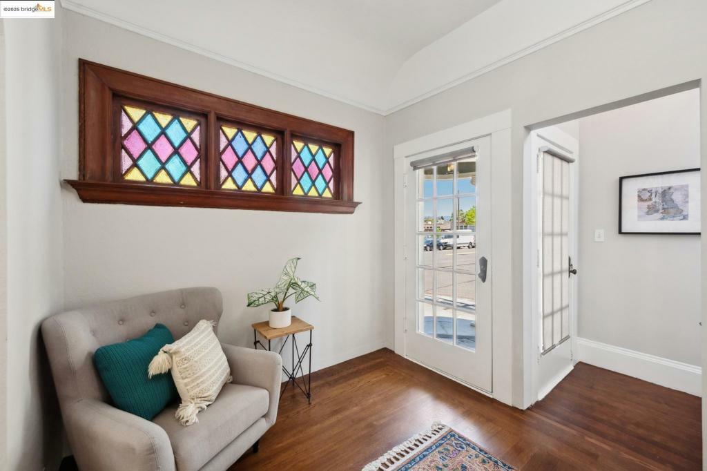 Property Photo: 1042 Santa Clara Ave CA 94501