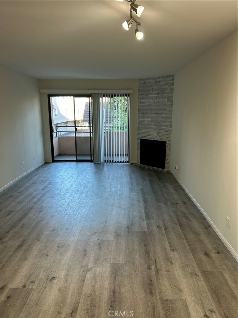 Property Photo: 4717 Ben Avenue 103 CA 91607