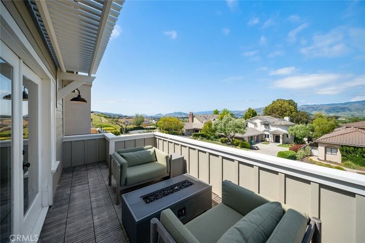 Property Photo:  863 Greystone Place  CA 93401 