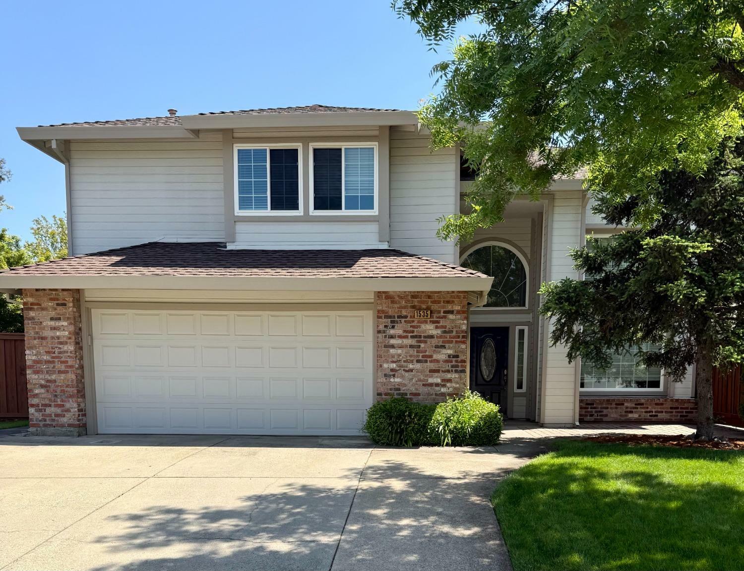 Property Photo: 1535 E Colonial Parkway E CA 95661