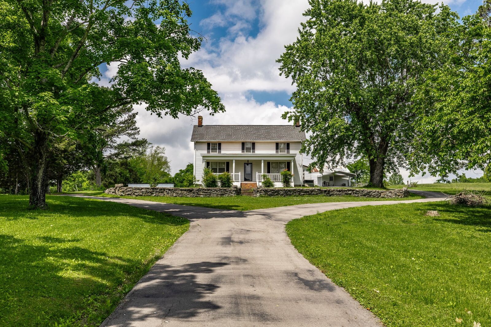 Property Photo: 1710 Woods Ferry Rd TN 37066