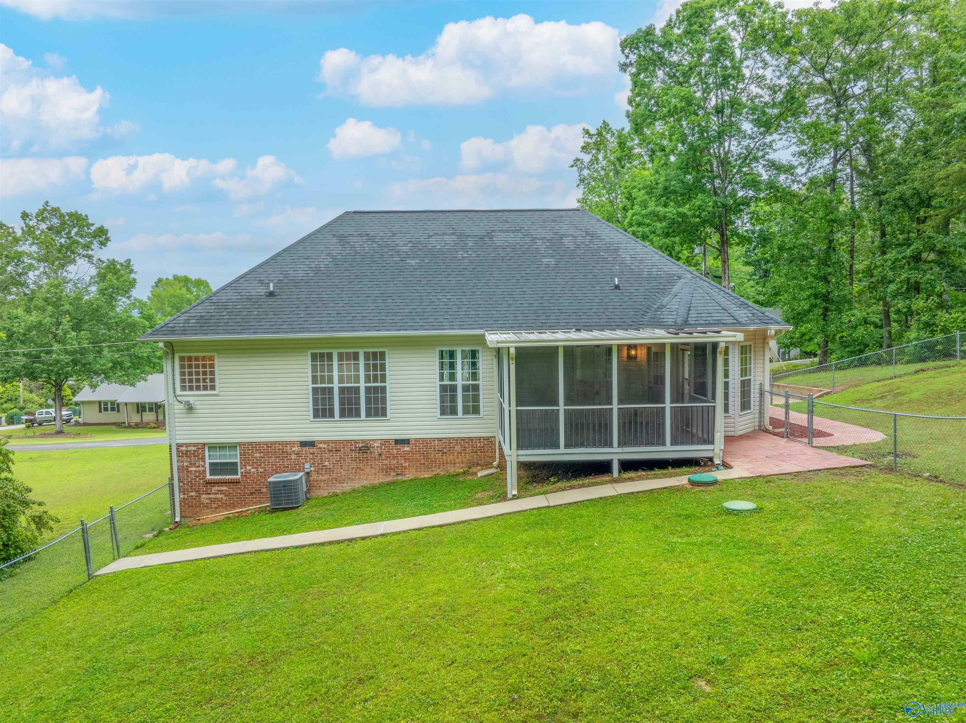 Property Photo: 2115 James Drive AL 35907