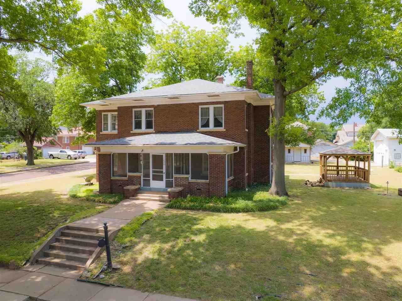 Property Photo:  1020 S 8th  OK 74601 