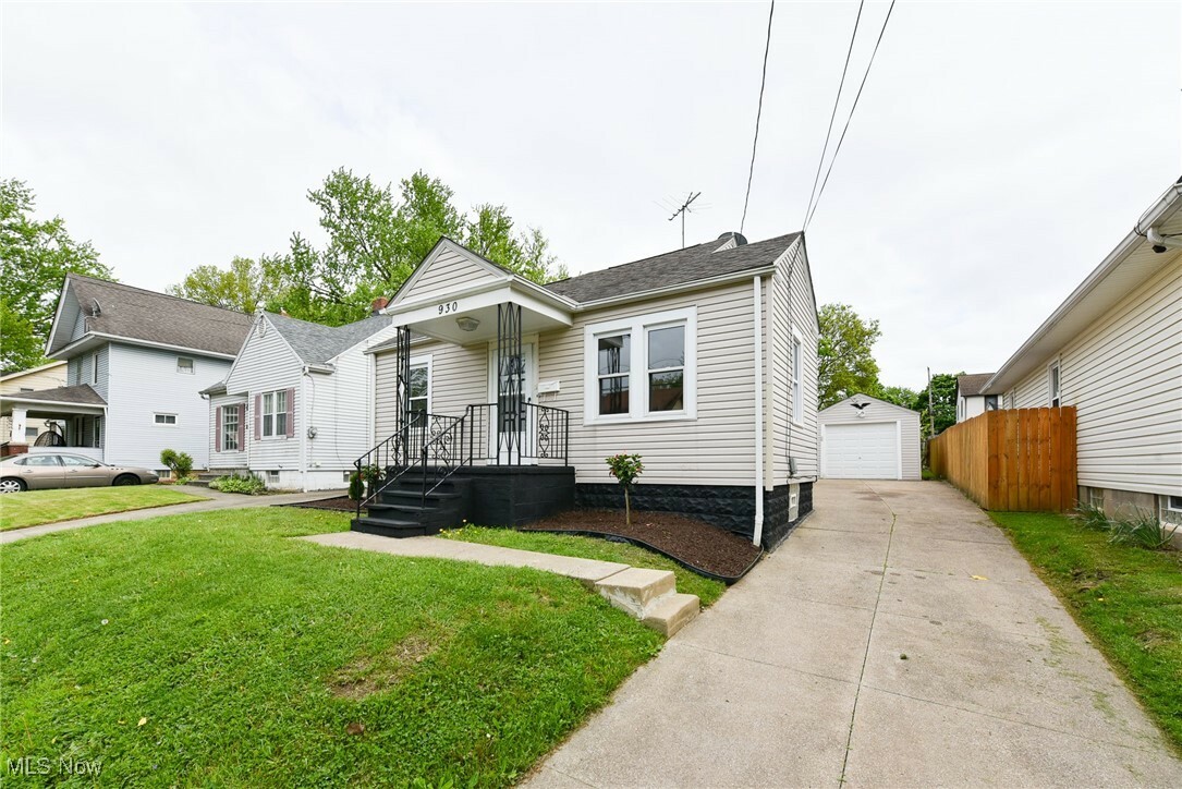 Property Photo: 930 Saxon Avenue OH 44314