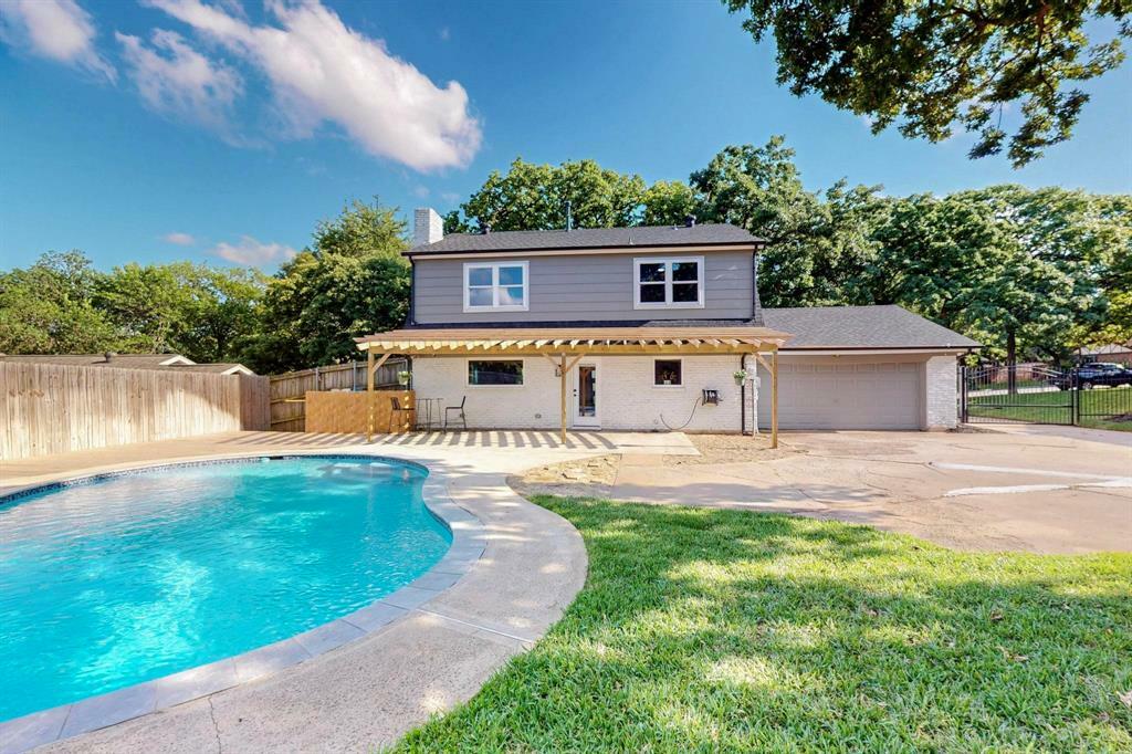Property Photo: 53 Devonshire Drive TX 76021