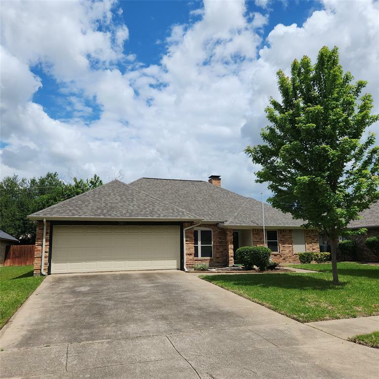 Property Photo: 3616 Rolling Meadows Drive TX 76021