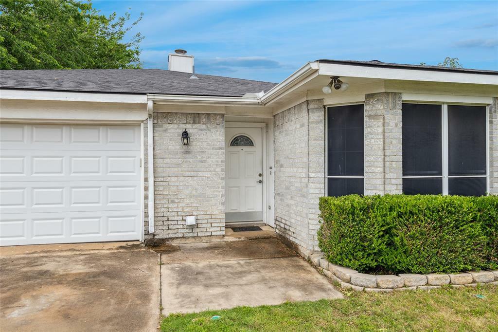 Property Photo: 6405 Longmont Trail TX 76179