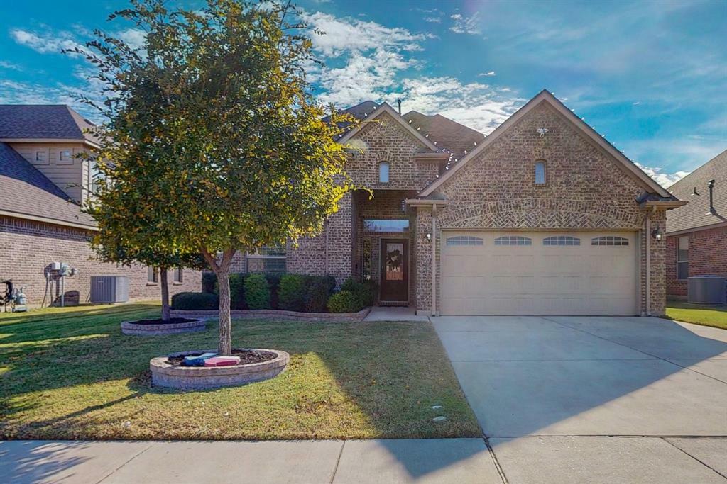 Property Photo: 725 Seabourne Drive TX 76179