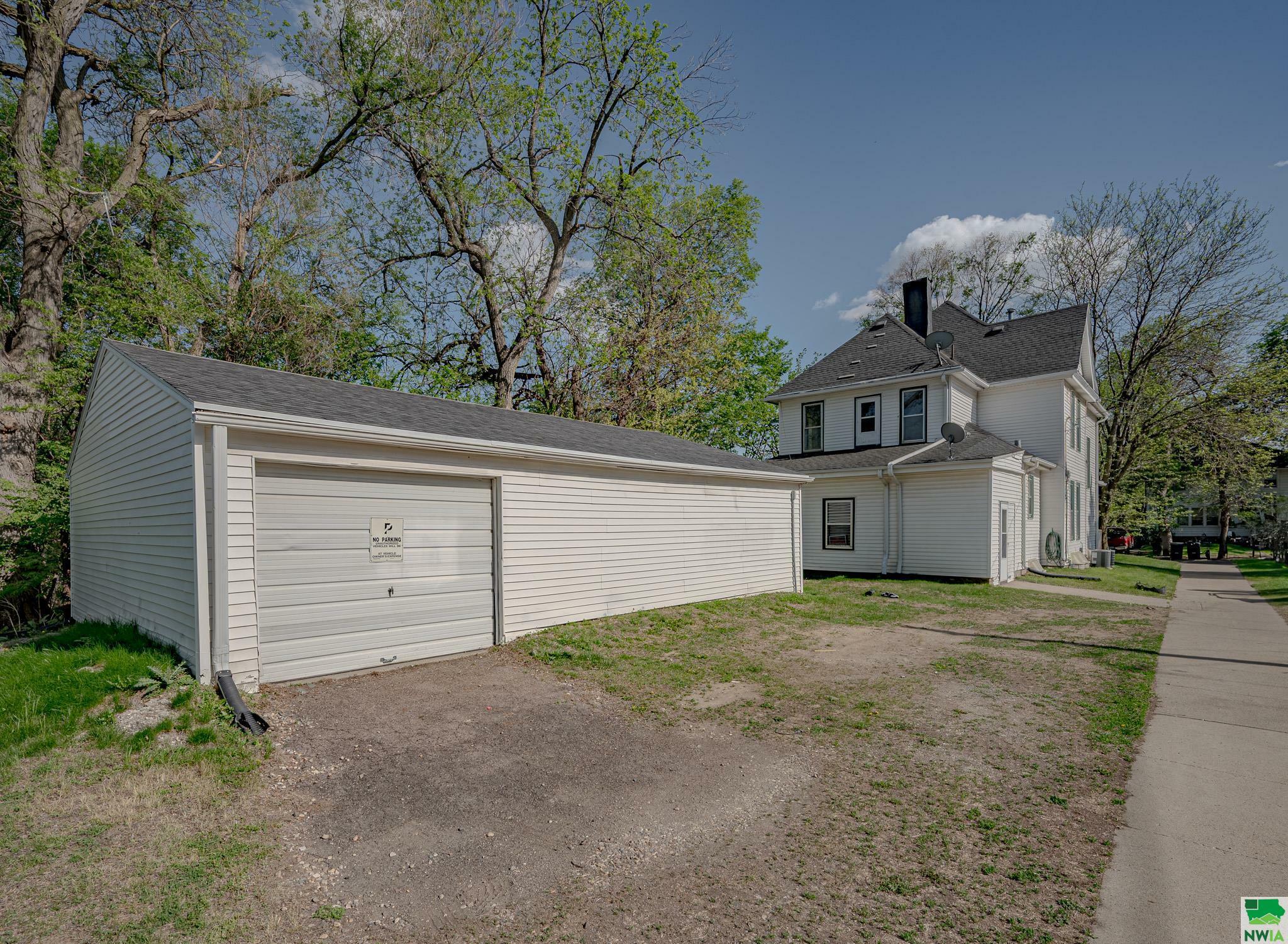 Property Photo: 1201 18th Street IA 51104