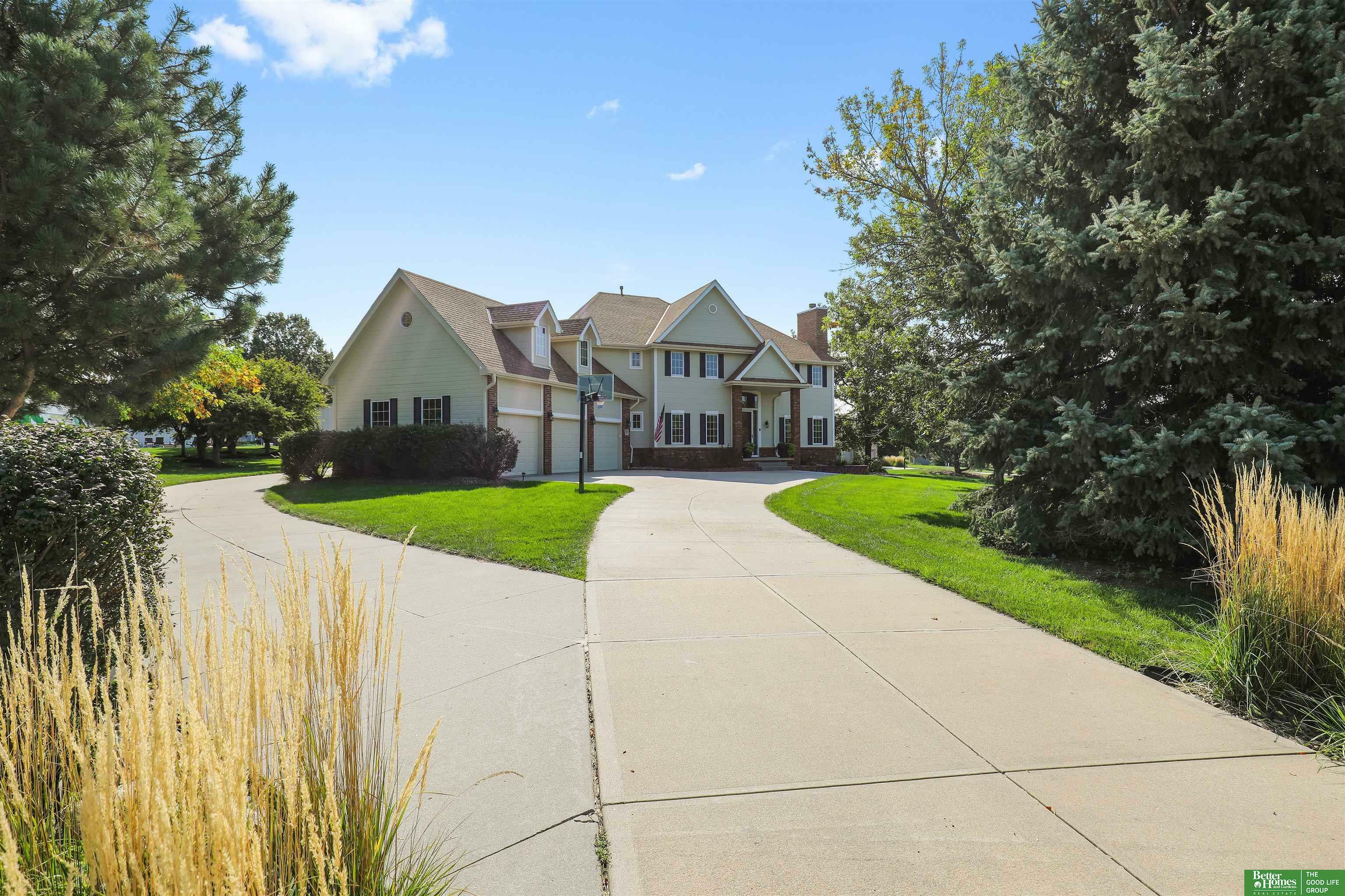 Property Photo: 20181 Woodridge Drive NE 68028