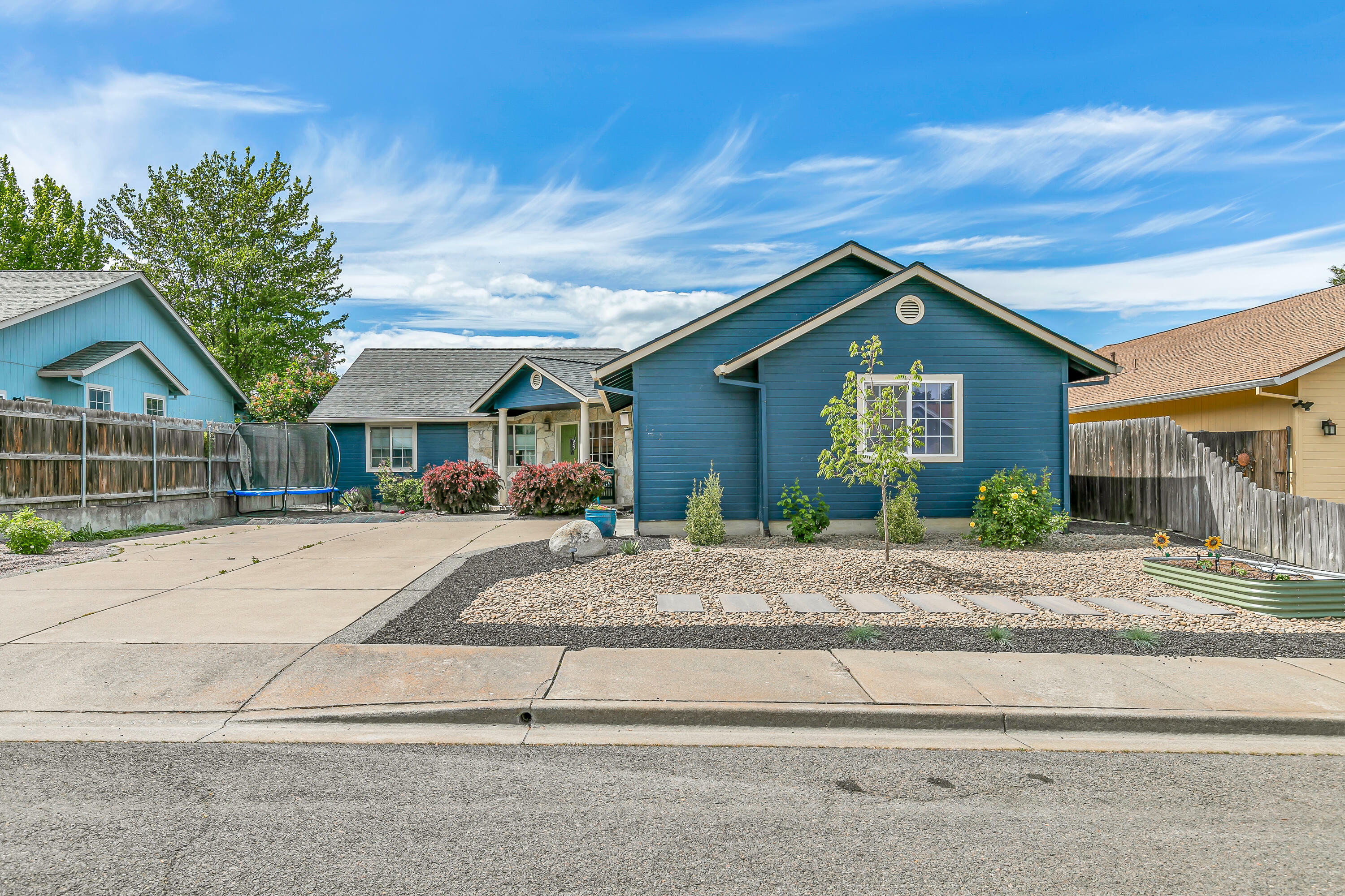 Property Photo: 125 Arnos Street OR 97540