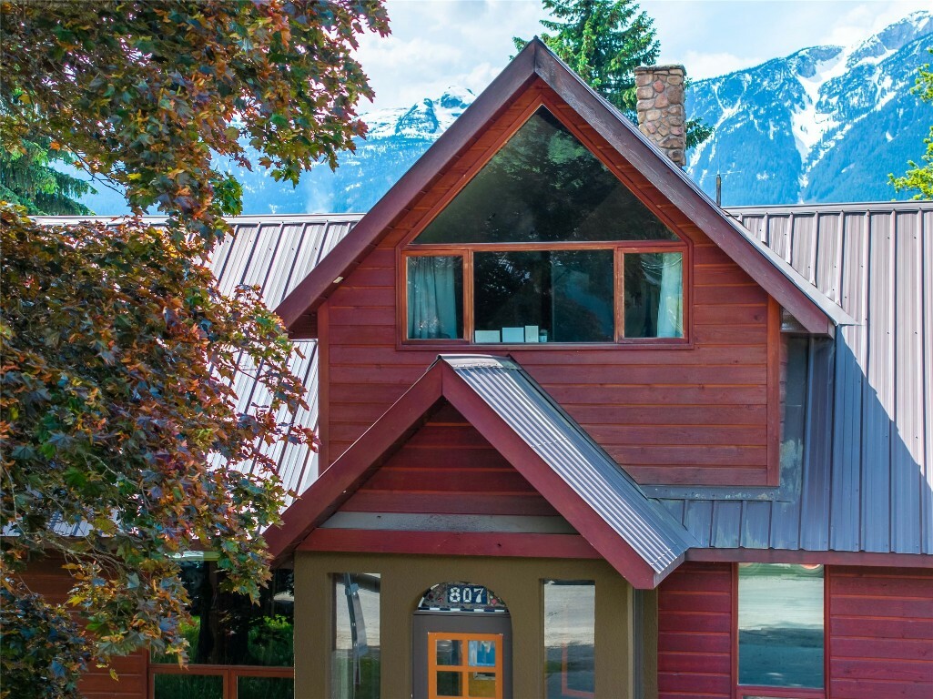 Property Photo: 807 Oscar Street BC V0E 2S0