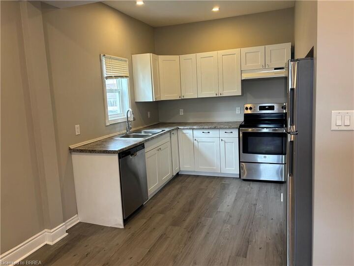 Property Photo: 196 Marlborough Street ON N3T 4T1