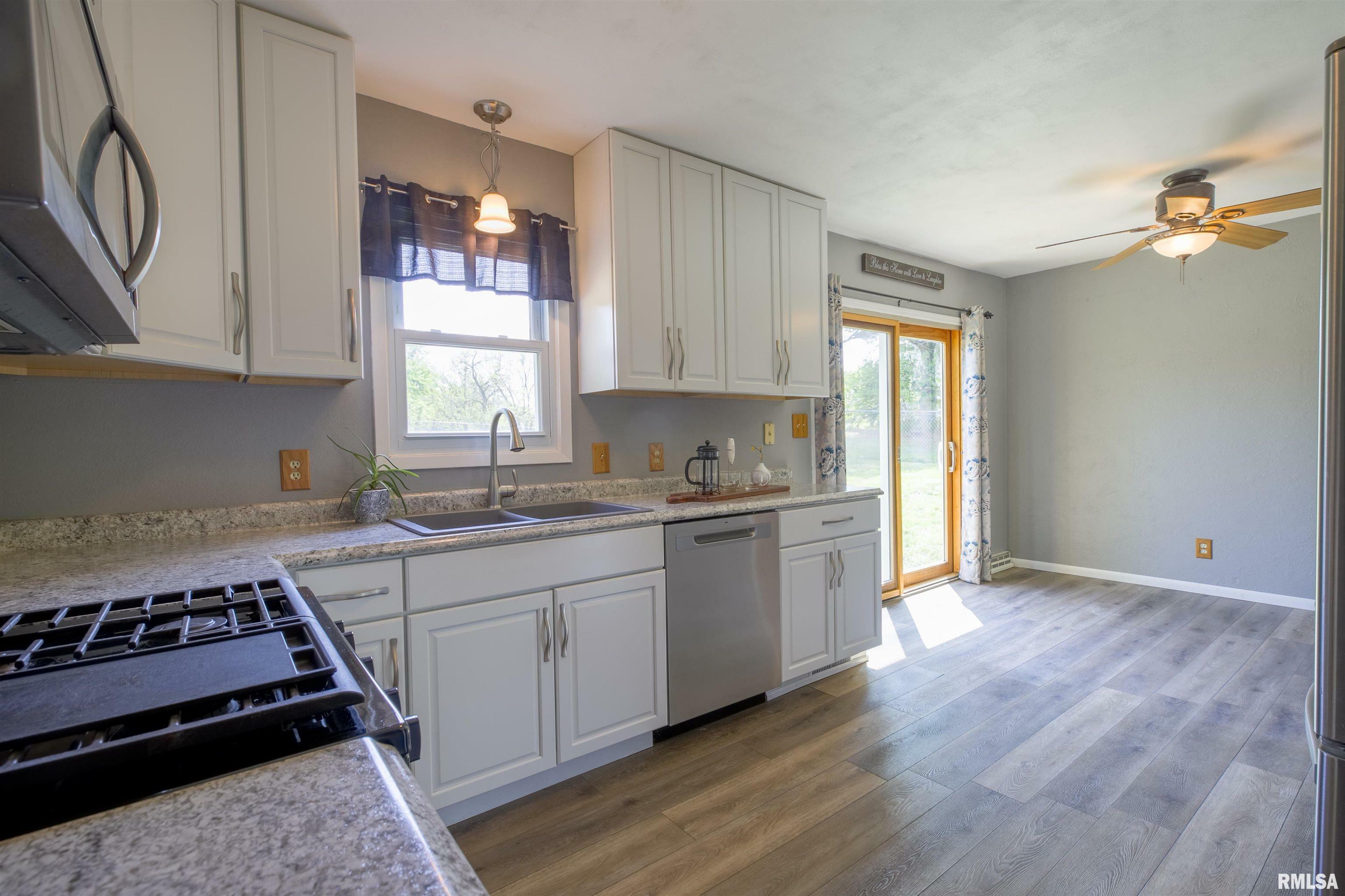 Property Photo: 10133 Edgewood Drive IL 61546