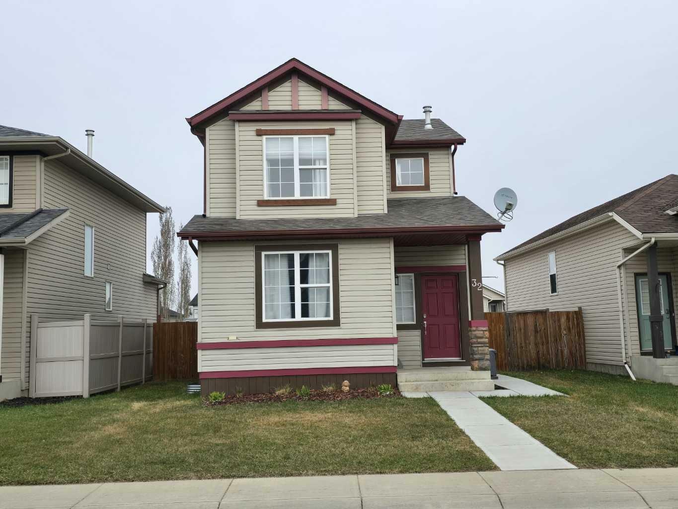 32 Johns Street  Red Deer AB T4P 4C8 photo