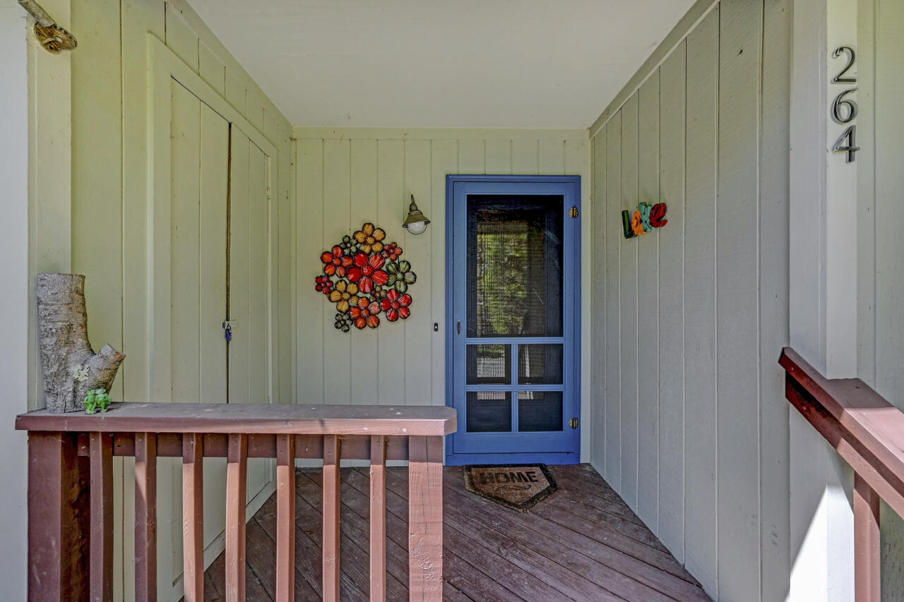 Property Photo: 264 Tanglewood Drive PA 18350