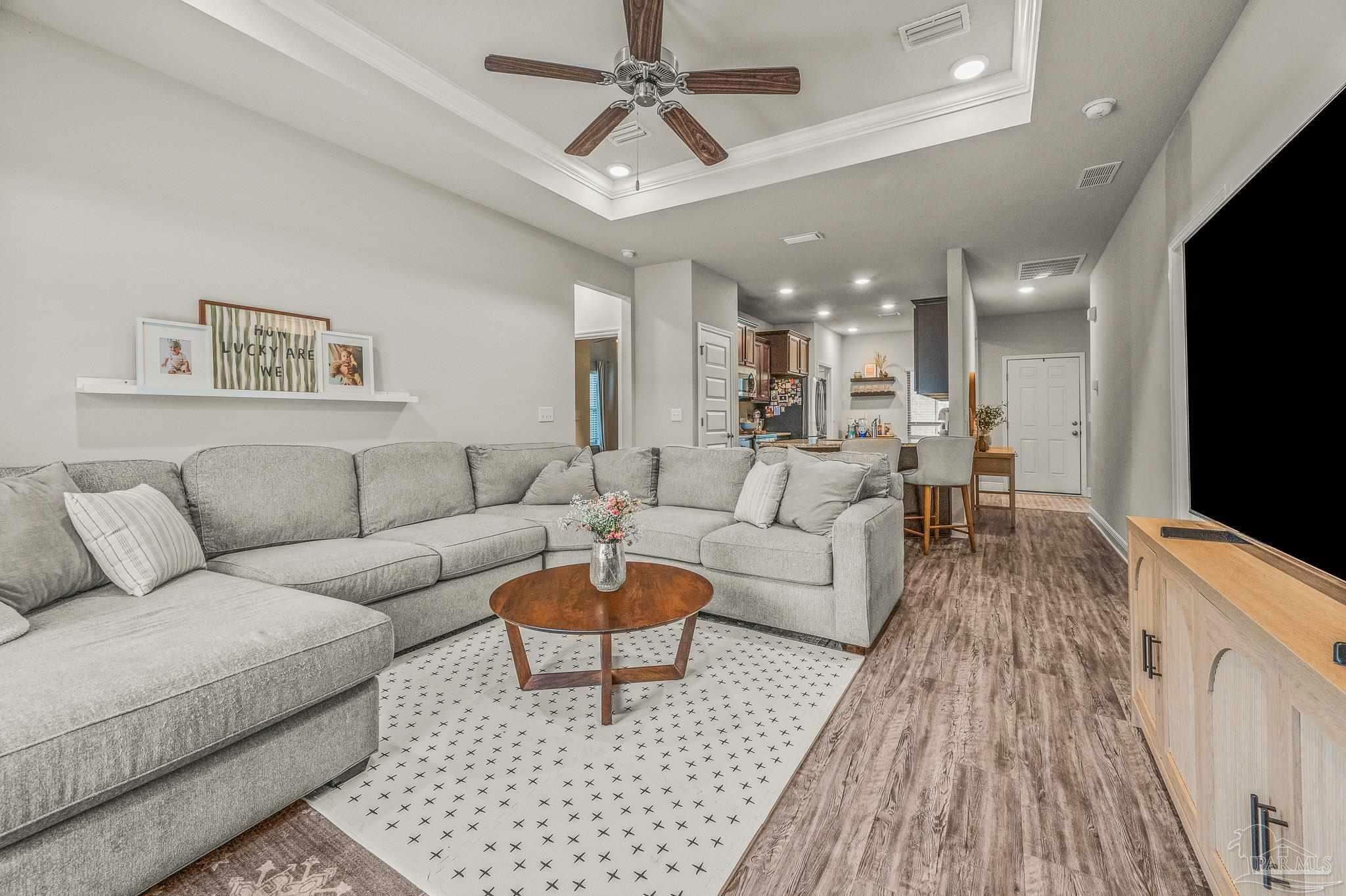 Property Photo: 5329 Talon Rd FL 32571