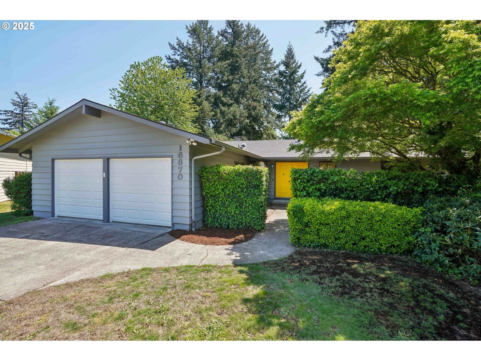 Property Photo:  16870 NE Hoyt St  OR 97230 