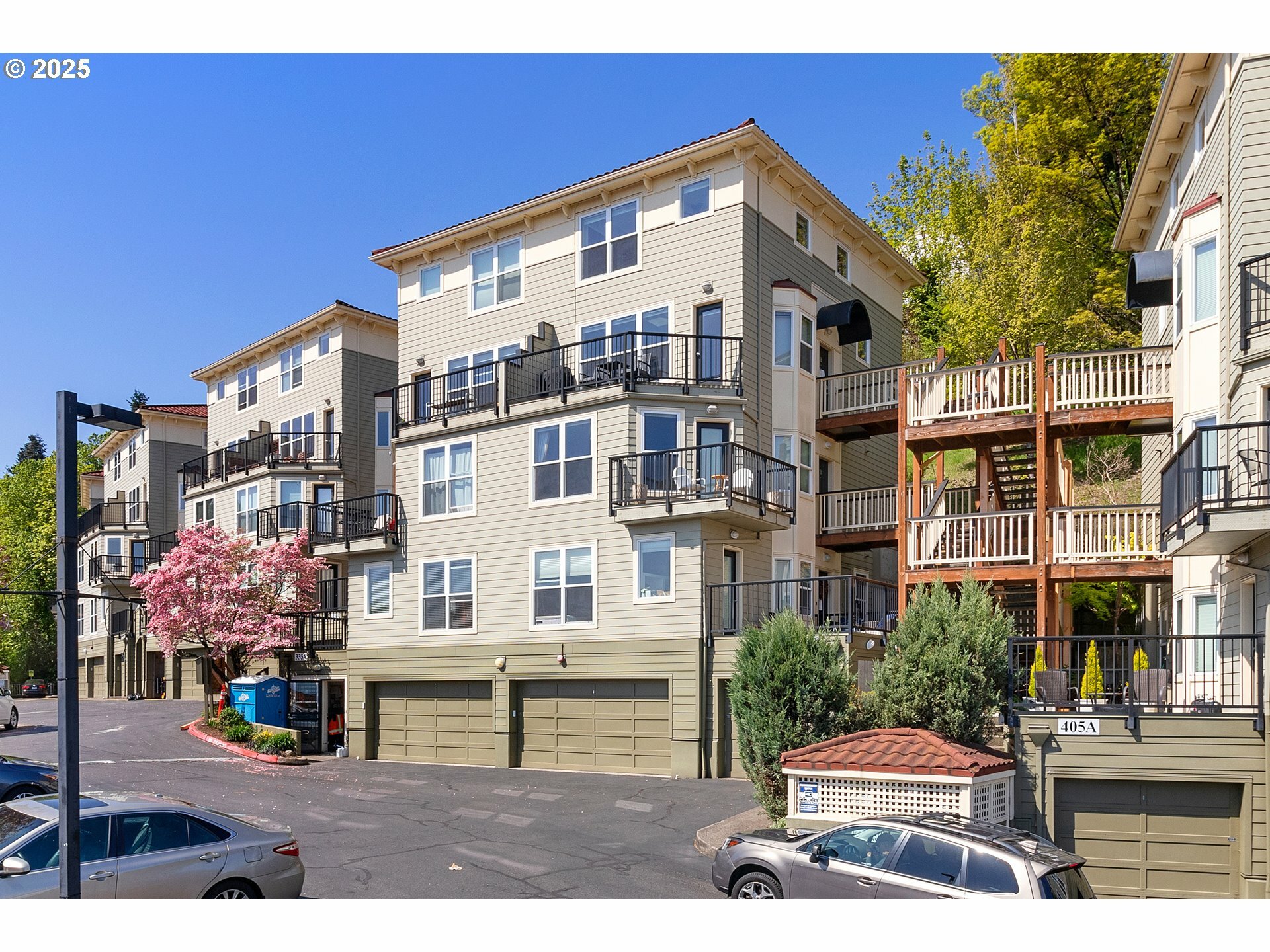 335 NW Uptown Ter 2B  Portland OR 97210 photo