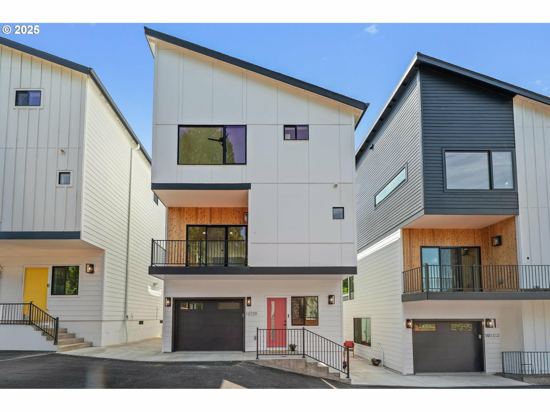 Property Photo: 10729 NE Fremont St OR 97220
