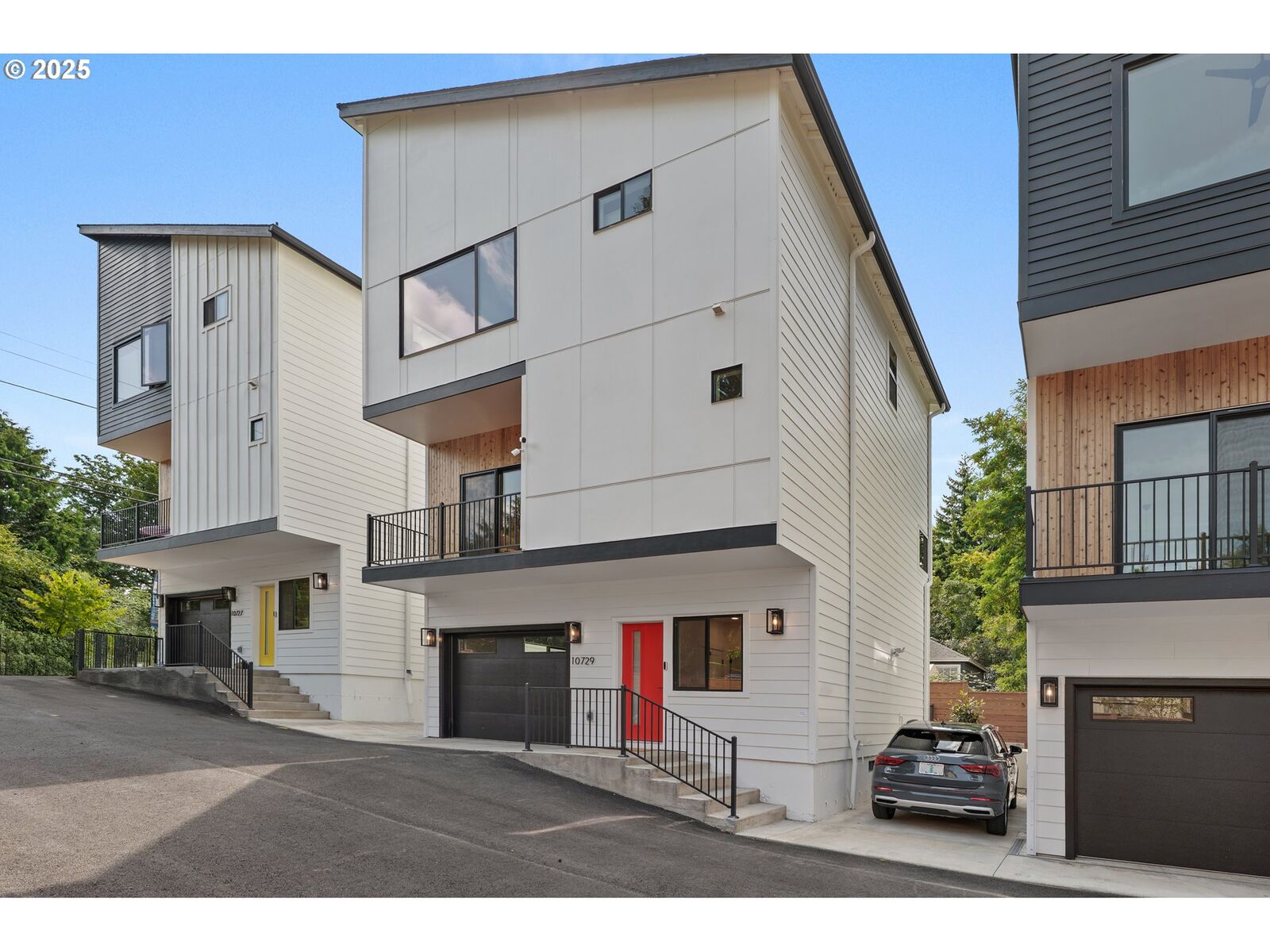 Property Photo:  10729 NE Fremont St  OR 97220 