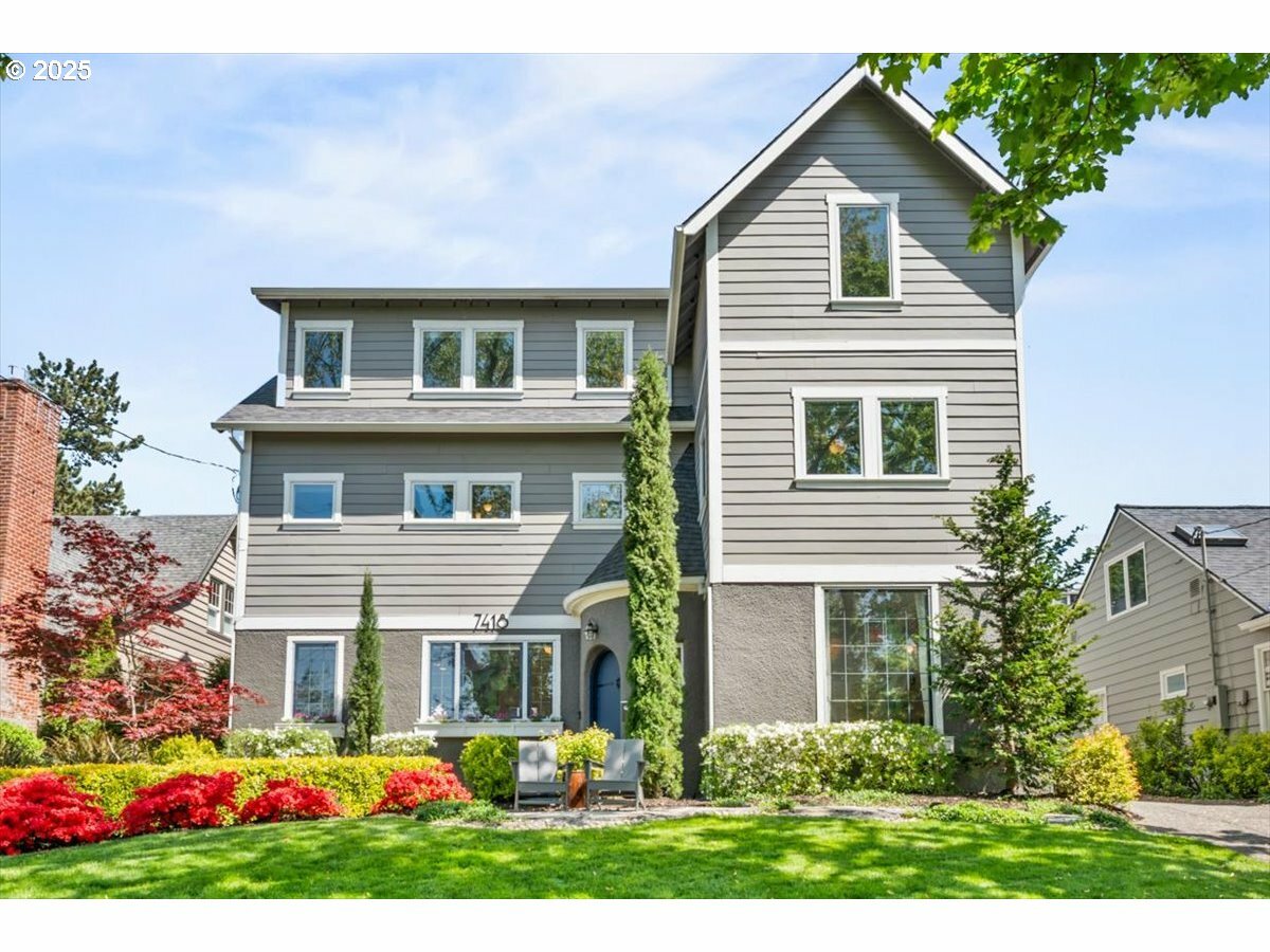 Property Photo: 7418 SE 28th Ave OR 97202