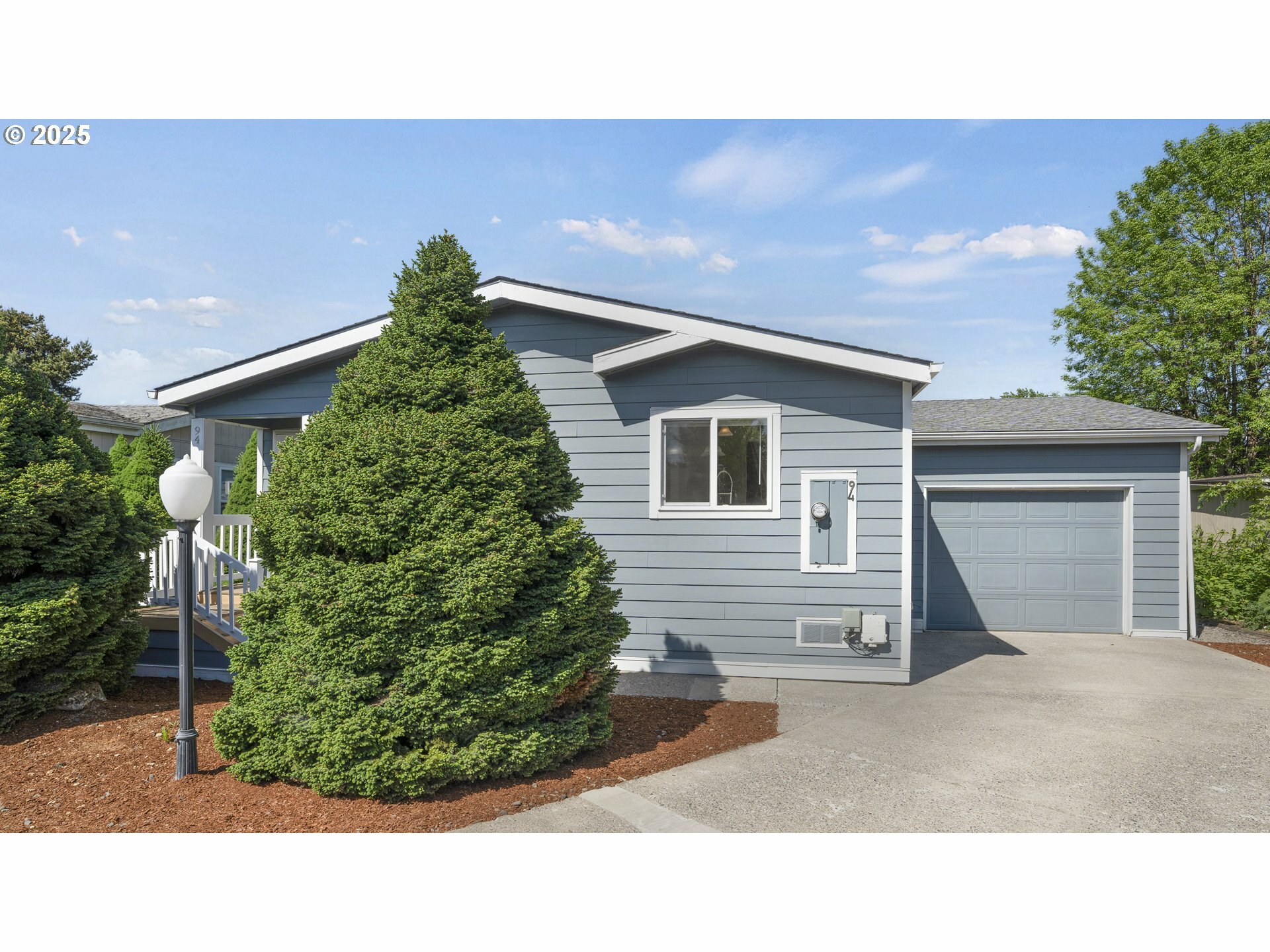 Property Photo: 13217 NE 59th St 94 WA 98682