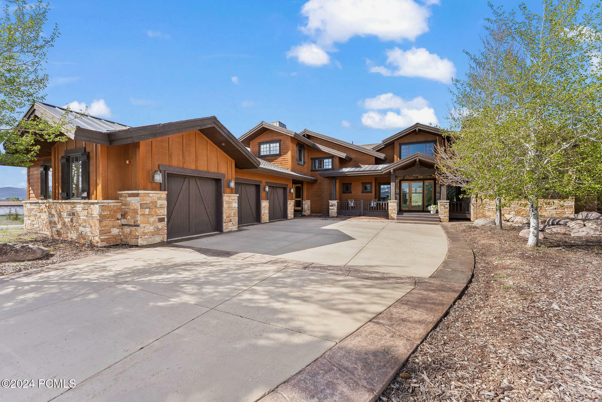 Property Photo: 2052 Saddlehorn Drive UT 84098